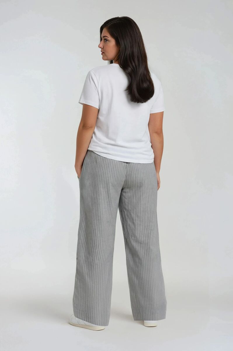 Plus Size Pinstriped Drawstring Pants | Forever 21 US