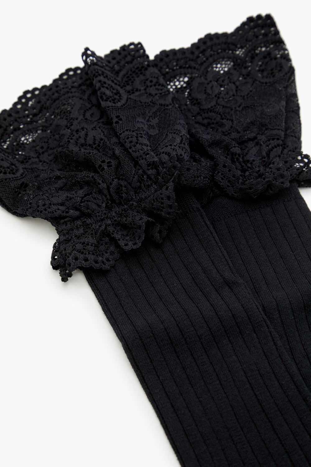 Scalloped Lace Thigh-High Socks | Forever 21 outlet